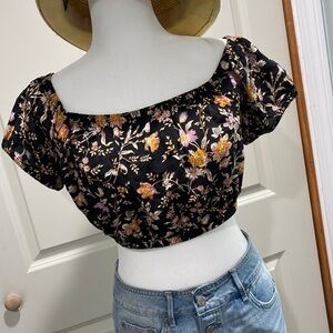 American Eagle floral crop‎ top black women’s medium